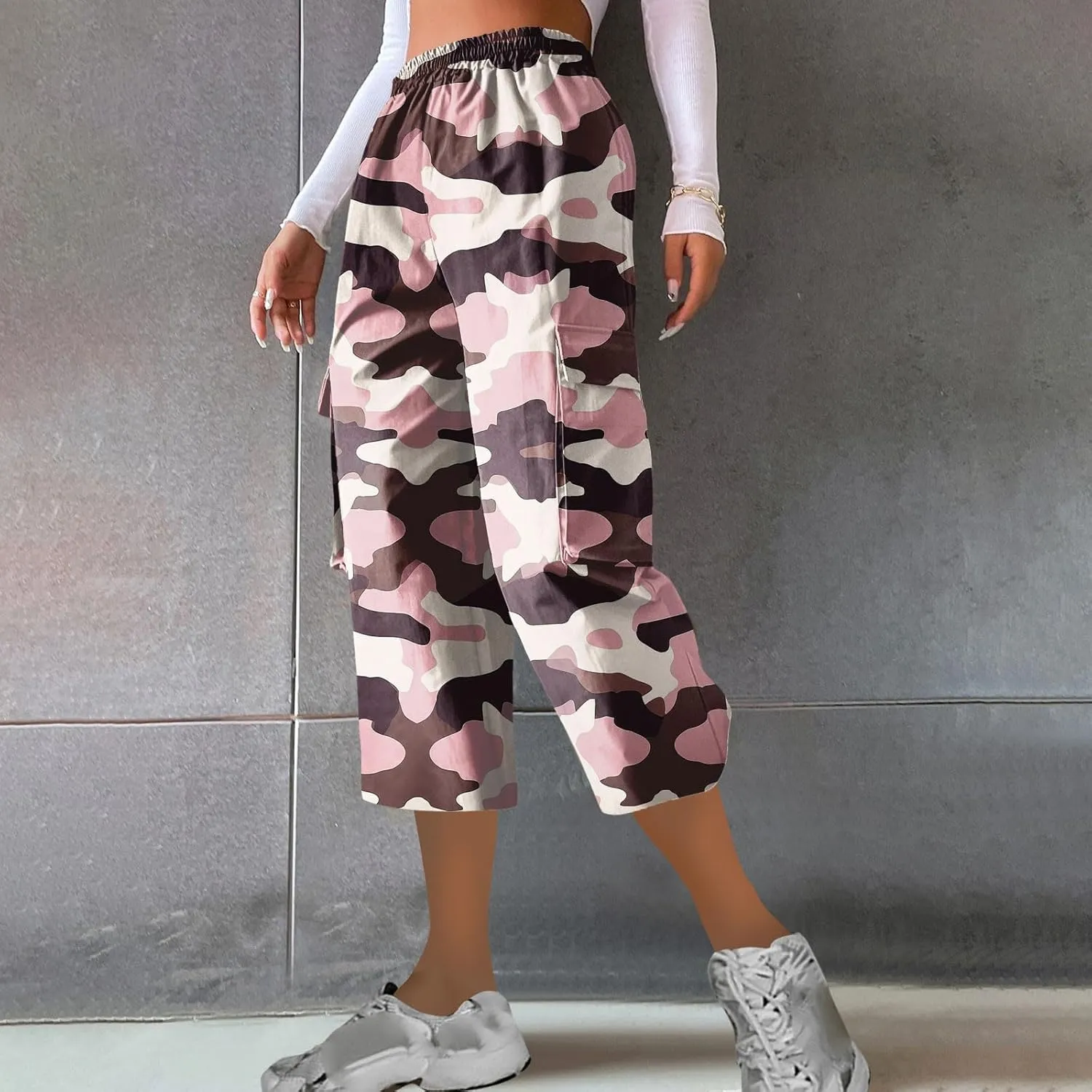 Womens Plus Size Cargo Capris Fashion Camouflage Elastic Waist Straight Leg Loose Sporting Capri Pants with Pockets